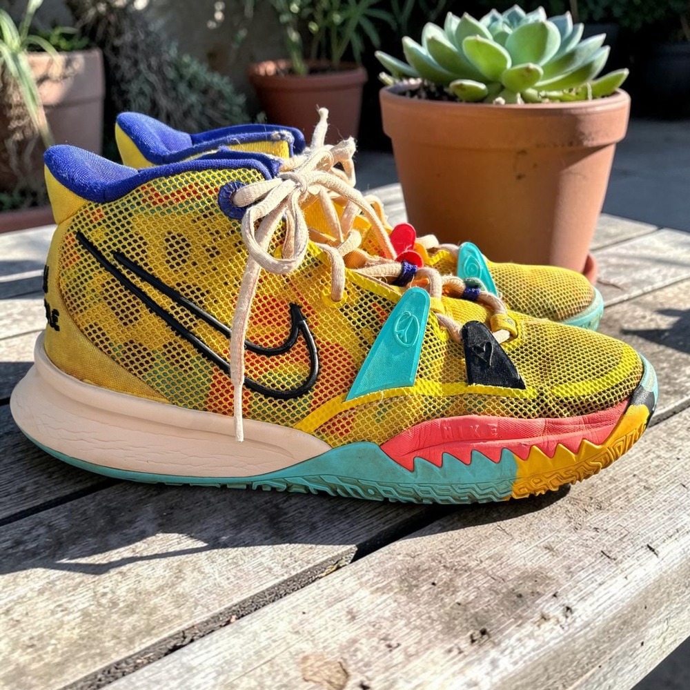 Streetwear Basketball Sneakers Nike Kyrie 7 1 World 1 People‎ 4.5Y Yellow Mesh